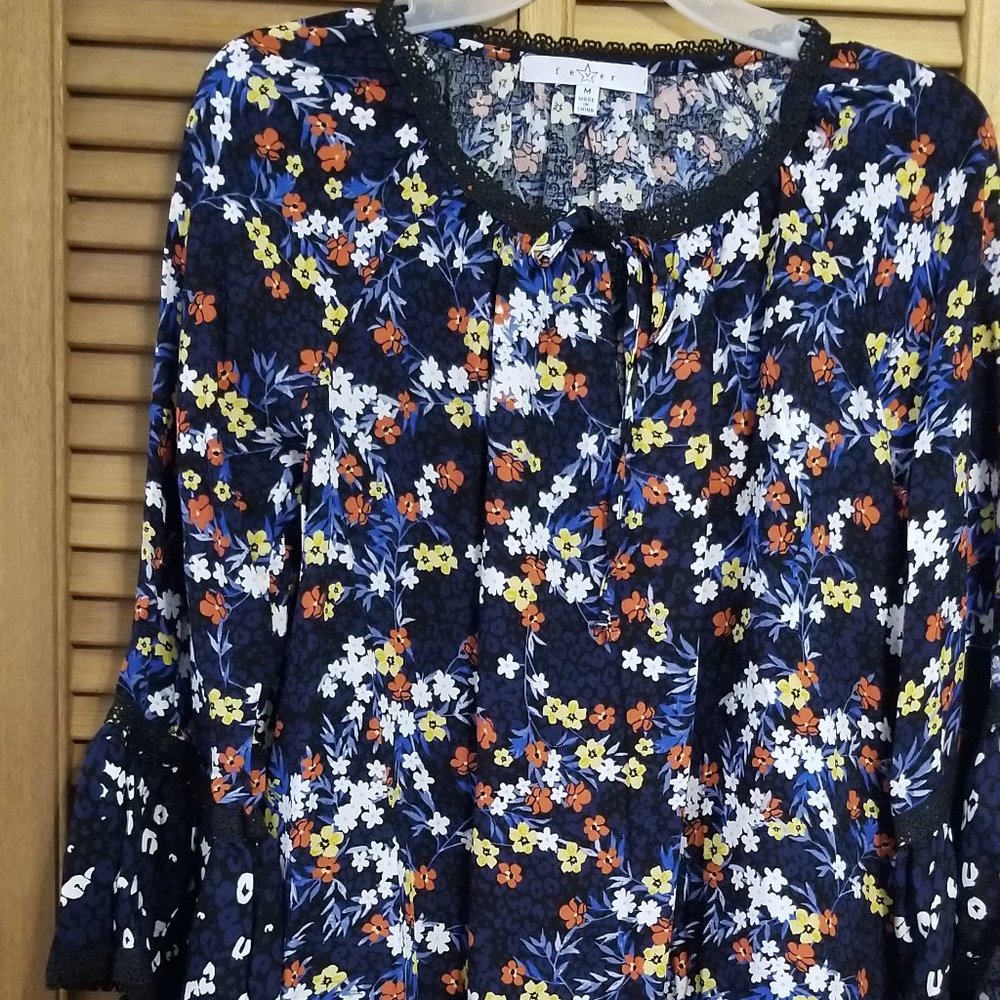 NWT FEVER Black floral top Size Med